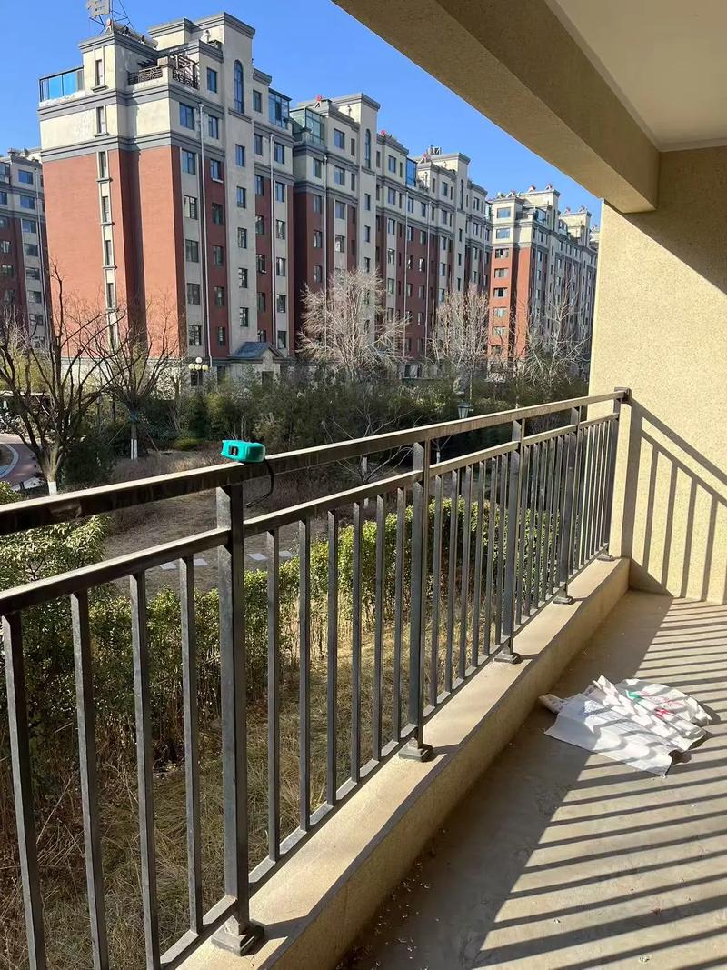 断桥铝门窗咨询,我们的门窗设有防撬设计,提高安全性能,防止入